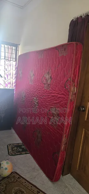 লাল রঙের ম্যাট্রেস বিক্রি হবে