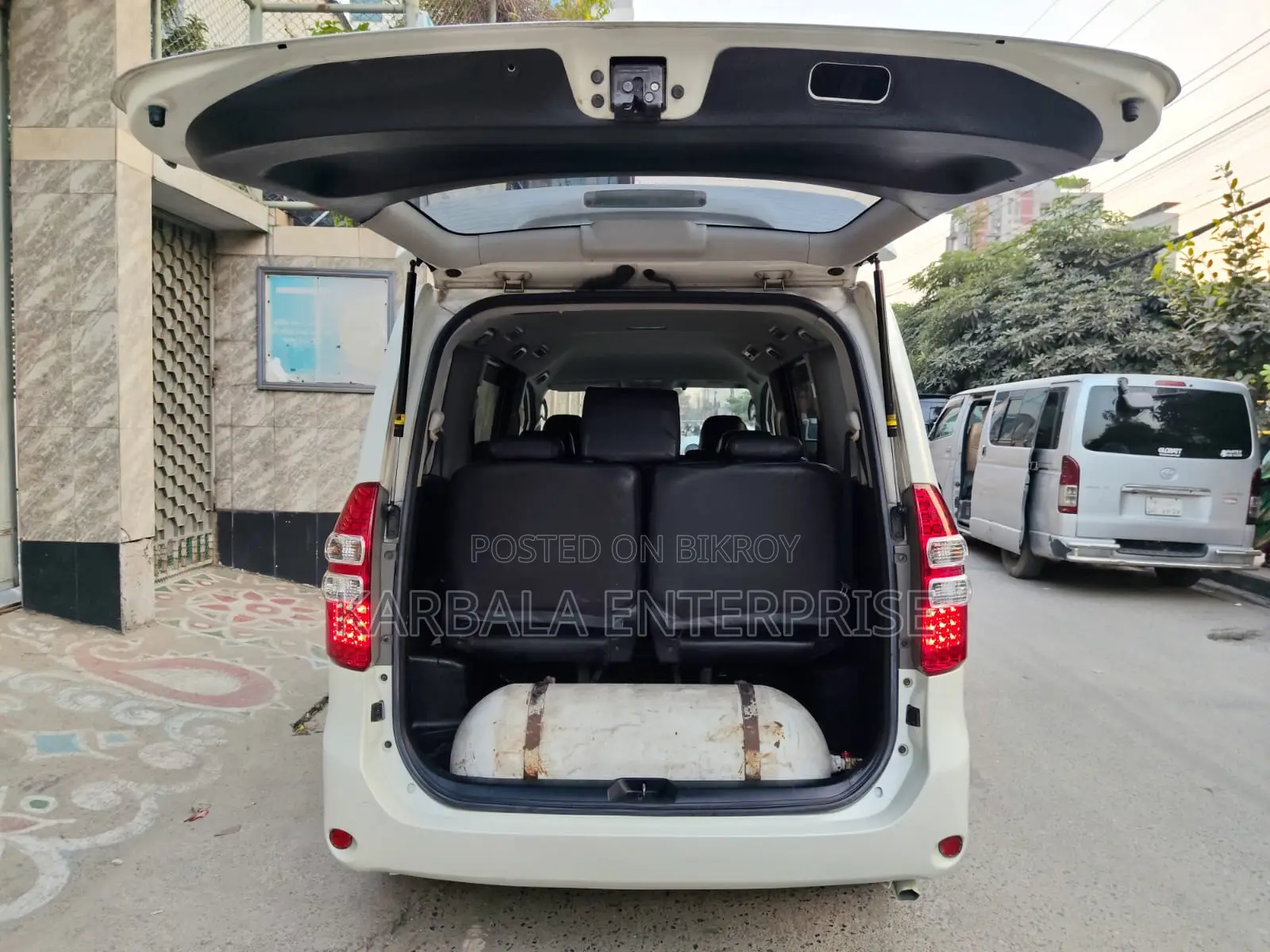 টয়োটা নোয়া ২০১০ পার্ল