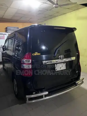 টয়োটা হাইএচ ২০১১ কালো