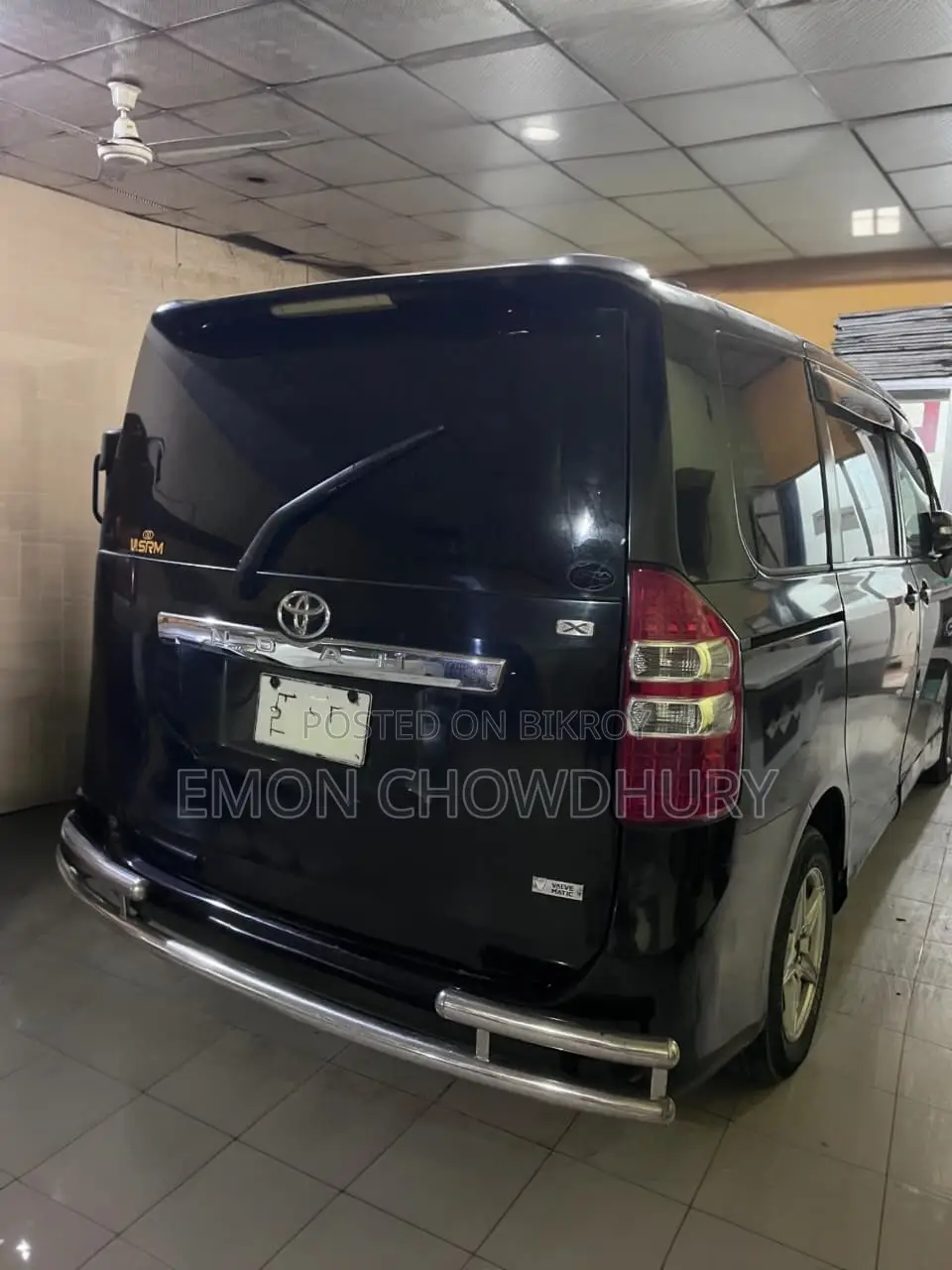 Toyota HiAce 2011 Black