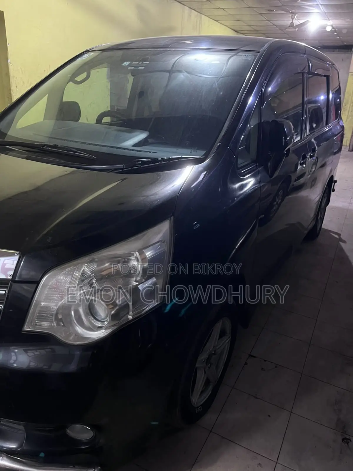 Toyota HiAce 2011 Black