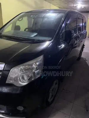 Toyota HiAce 2011 Black