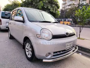 Toyota Sienta 1.5 FWD 2008 Silver