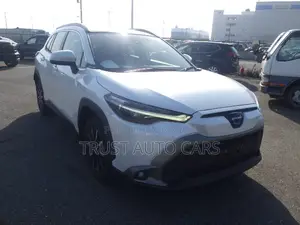 টয়োটা করোল্লা ক্রস ২০২২ পার্ল
