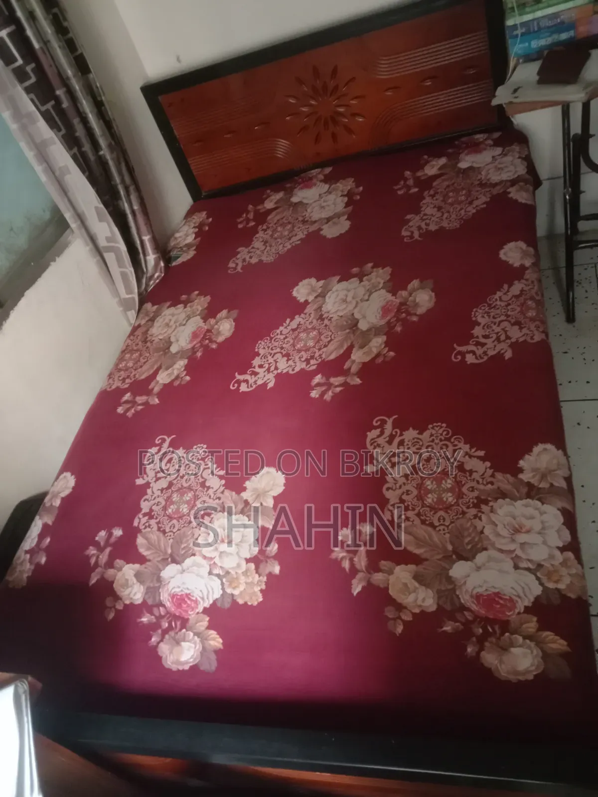 Semi-double bed