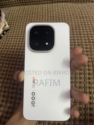 আইকিউওও ১৫ ২৫৬ জিবি সাদা