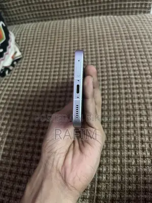 আইকিউওও ১৫ ২৫৬ জিবি সাদা