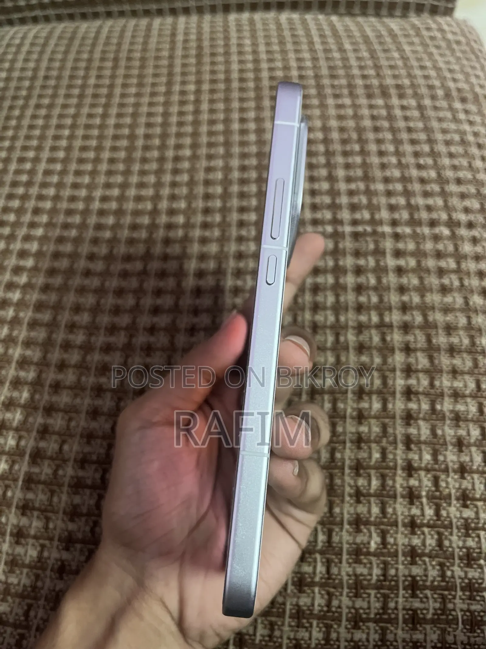 আইকিউওও ১৫ ২৫৬ জিবি সাদা