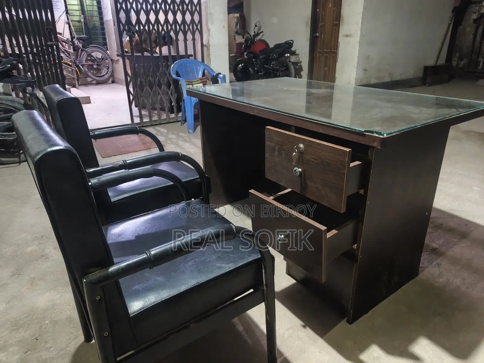 অফিস সেটআপ টেবিল চেয়ার