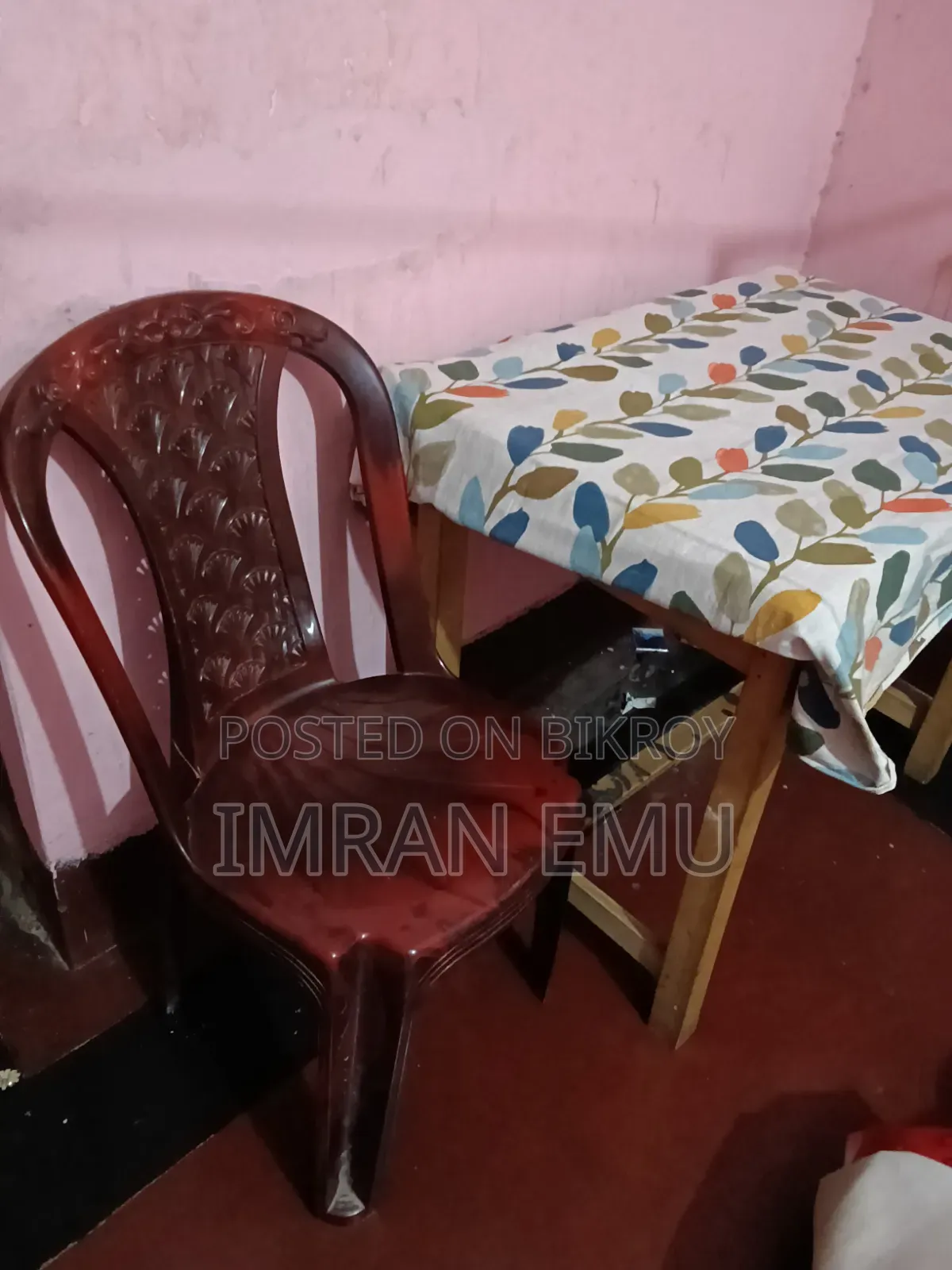 কিচেন র‍্যাক, কাঠের টেবিল ও প্লাস্টিকের চেয়ার