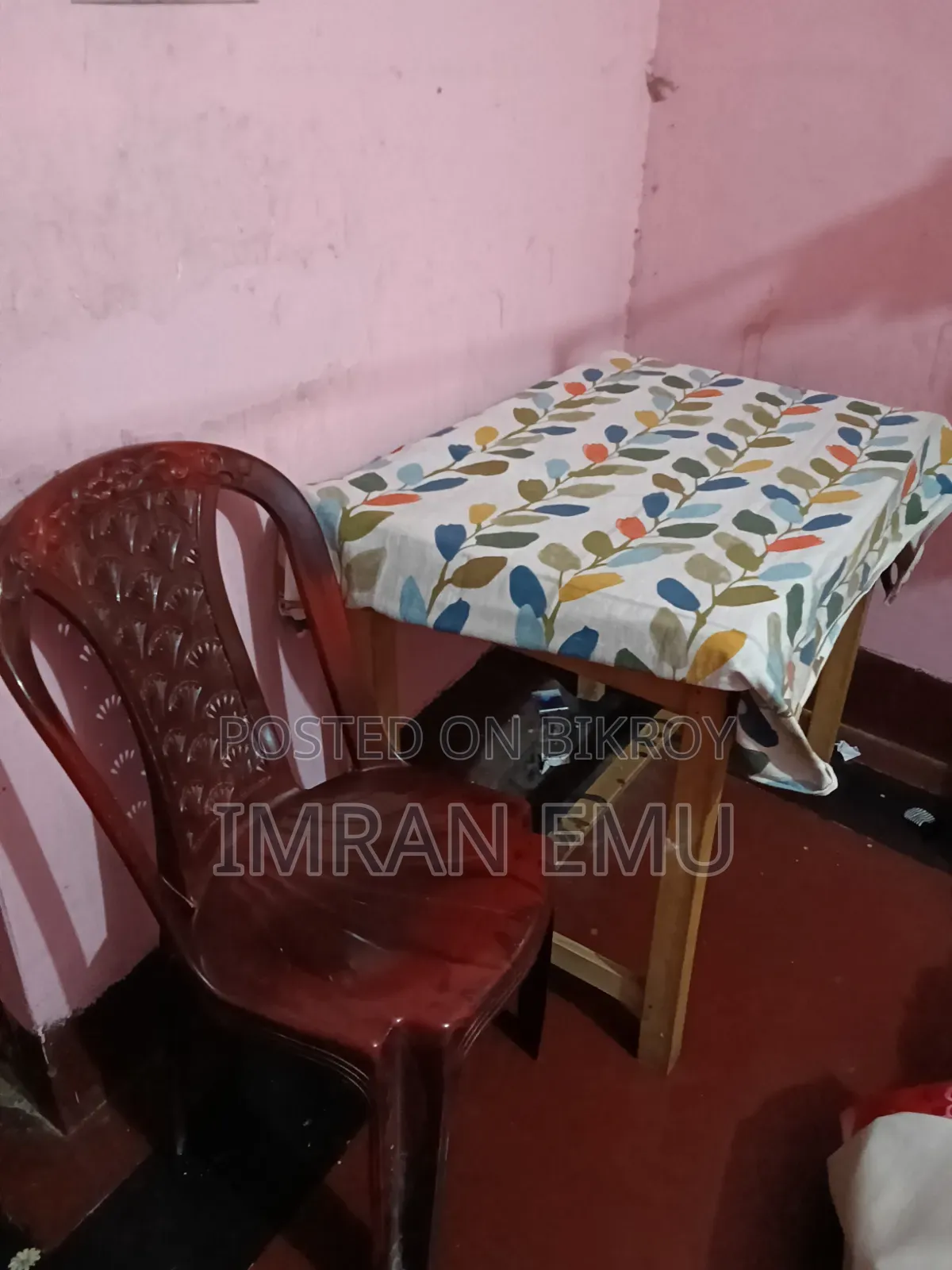 কিচেন র‍্যাক, কাঠের টেবিল ও প্লাস্টিকের চেয়ার