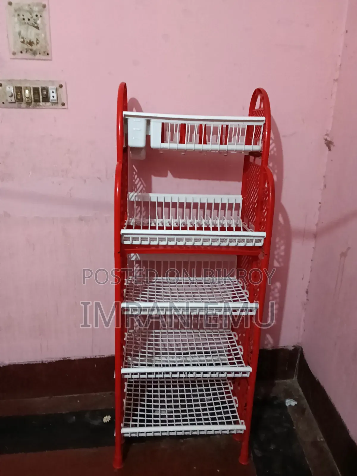 কিচেন র‍্যাক, কাঠের টেবিল ও প্লাস্টিকের চেয়ার