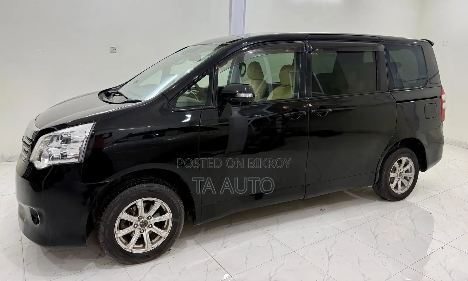 Toyota Noah 2011 Black