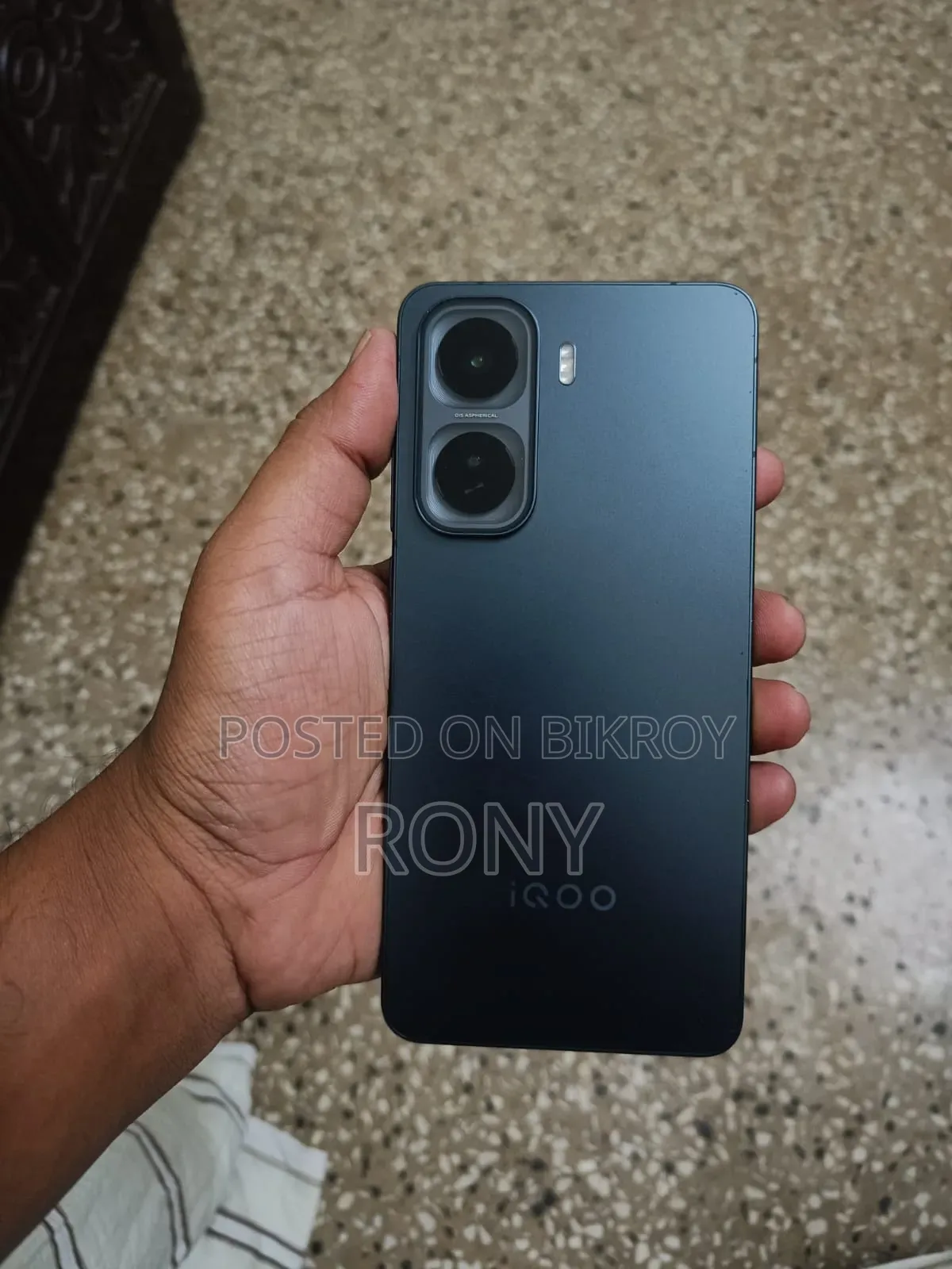 আইকিউওও ১১ ২৫৬ জিবি ব্ল্যাক