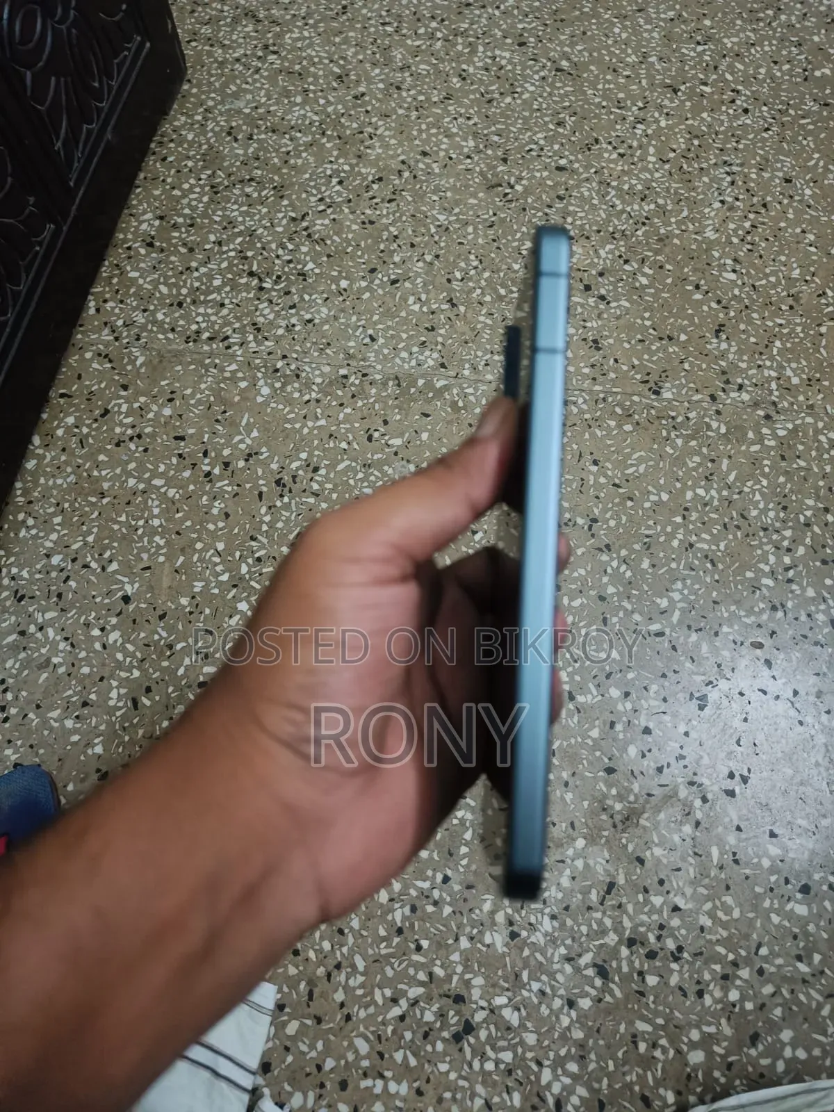 আইকিউওও ১১ ২৫৬ জিবি ব্ল্যাক