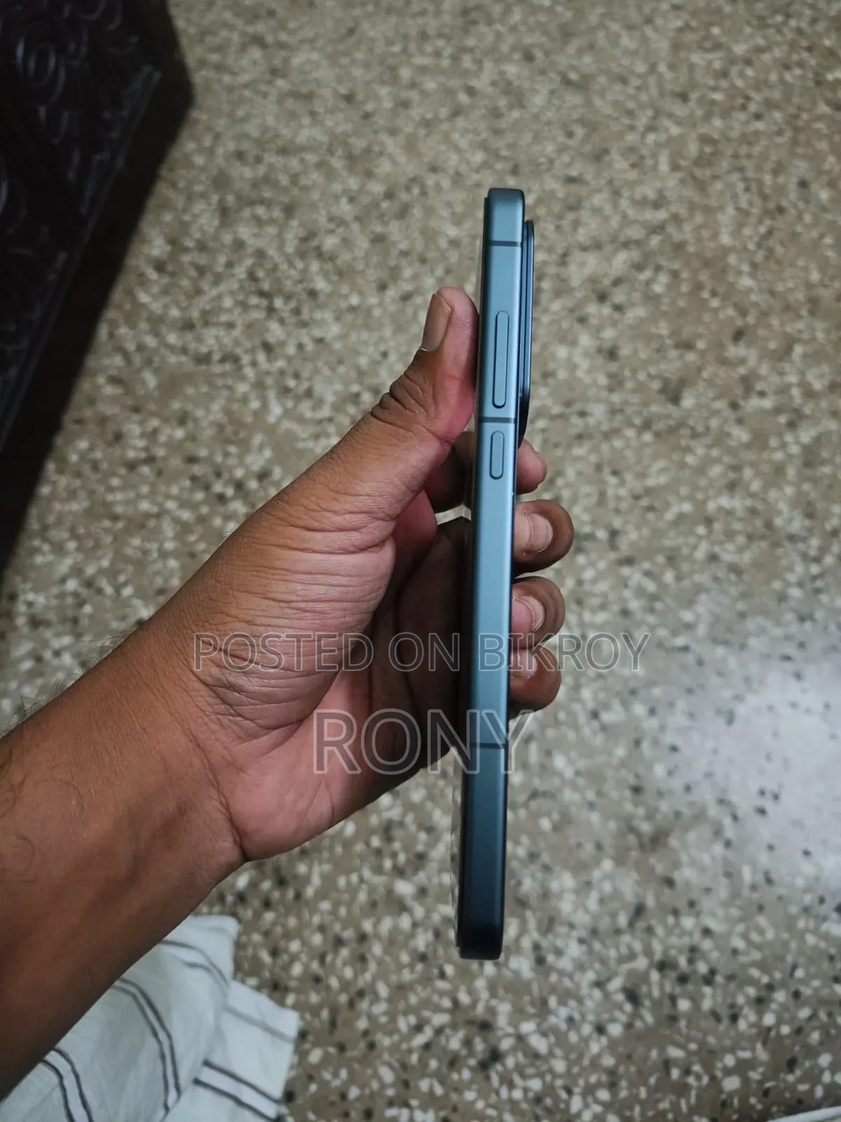 আইকিউওও ১১ ২৫৬ জিবি ব্ল্যাক