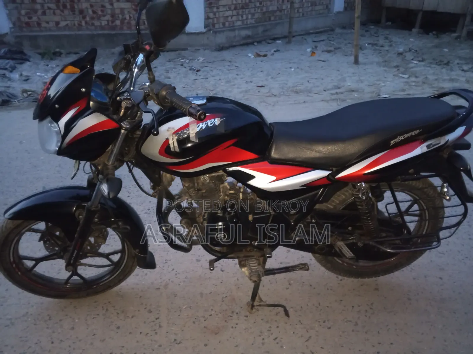 বাজাজ ডিসকভার ১১০ ২০২৪ কালো