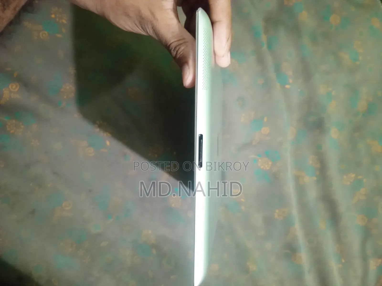 অ্যাপল আইপ্যাড ওয়াই-ফাই ১৬ জিবি হোয়াইট