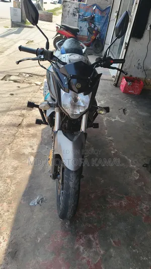 ইয়ামাহা এফজেডএস ভি২ ২০১৭ ব্ল্যাক