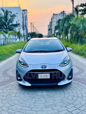 Toyota Aqua 2018 Silver