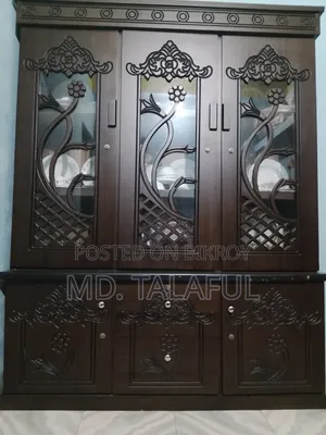একটি ওয়াল ক্যাবিনেট শোকেস বিক্রি করা হবে