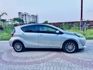 Toyota Aqua 2018 Silver
