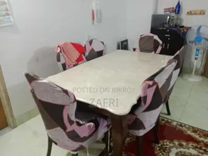ডাইনিং টেবিল