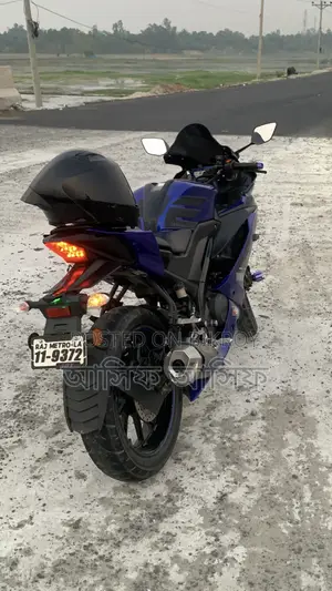 ইয়ামাহা আর১৫ ভি৩ ২০২২ নীল