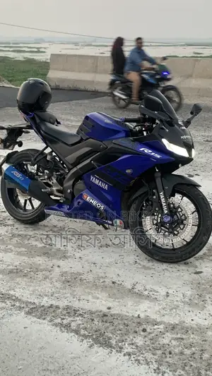 ইয়ামাহা আর১৫ ভি৩ ২০২২ নীল