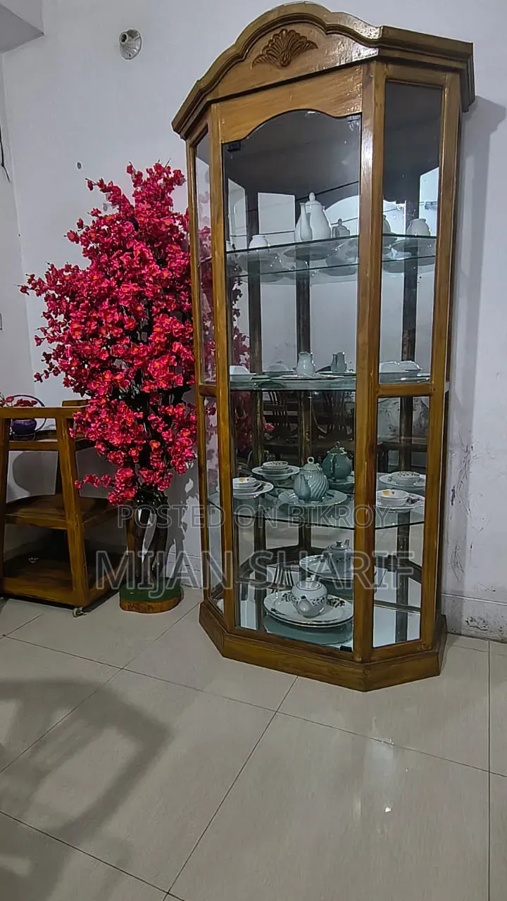 সেগুন কাঠের তৈরী কর্নার শোকেজ