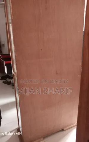 সেগুন কাঠের তৈরী কর্নার শোকেজ