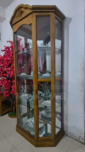 সেগুন কাঠের তৈরী কর্নার শোকেজ