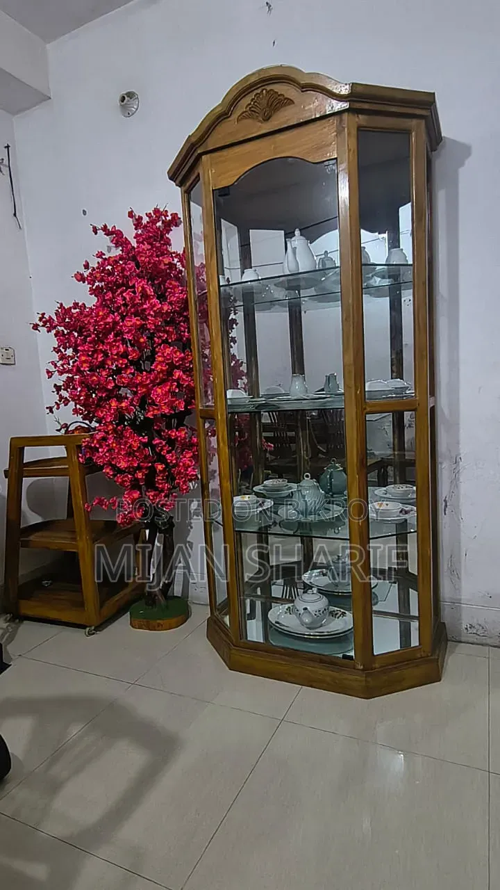 সেগুন কাঠের তৈরী কর্নার শোকেজ