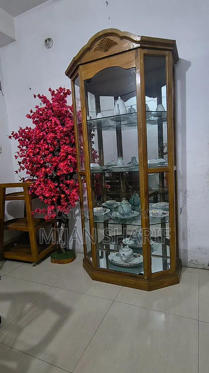 সেগুন কাঠের তৈরী কর্নার শোকেজ
