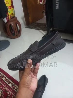 লাকসটা ব্যানডের জুতো