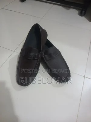 লাকসটা ব্যানডের জুতো
