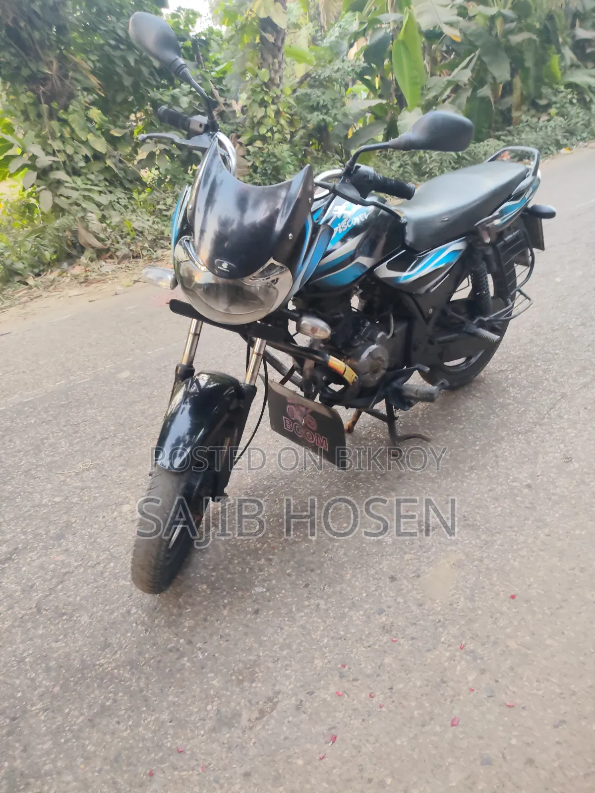 বাজাজ ডিসকাভার ১০০ ২০১২ কালো