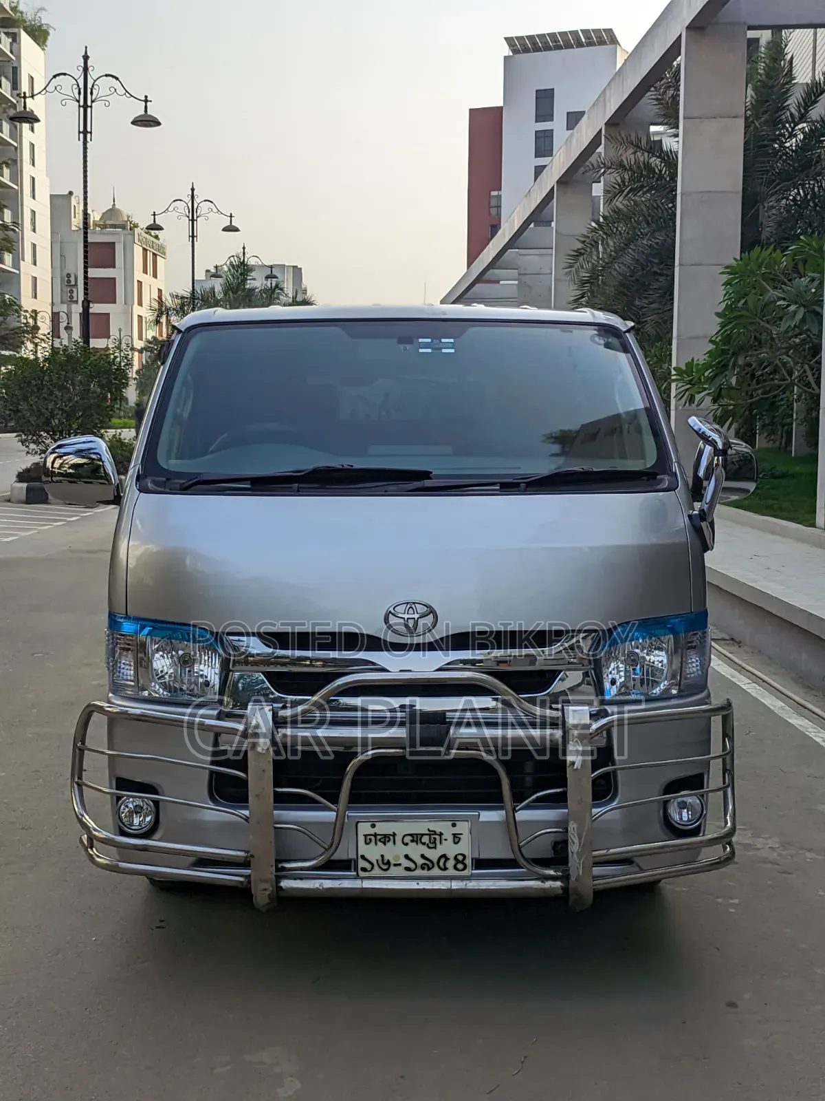 Toyota HiAce 2012 Silver