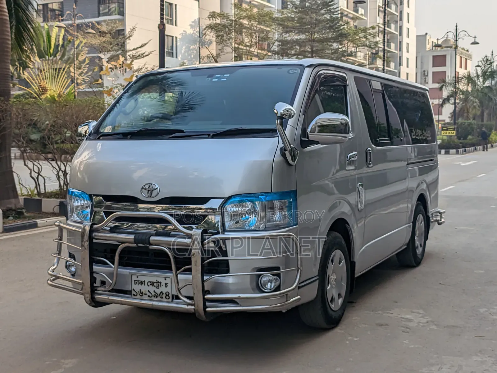 Toyota HiAce 2012 Silver
