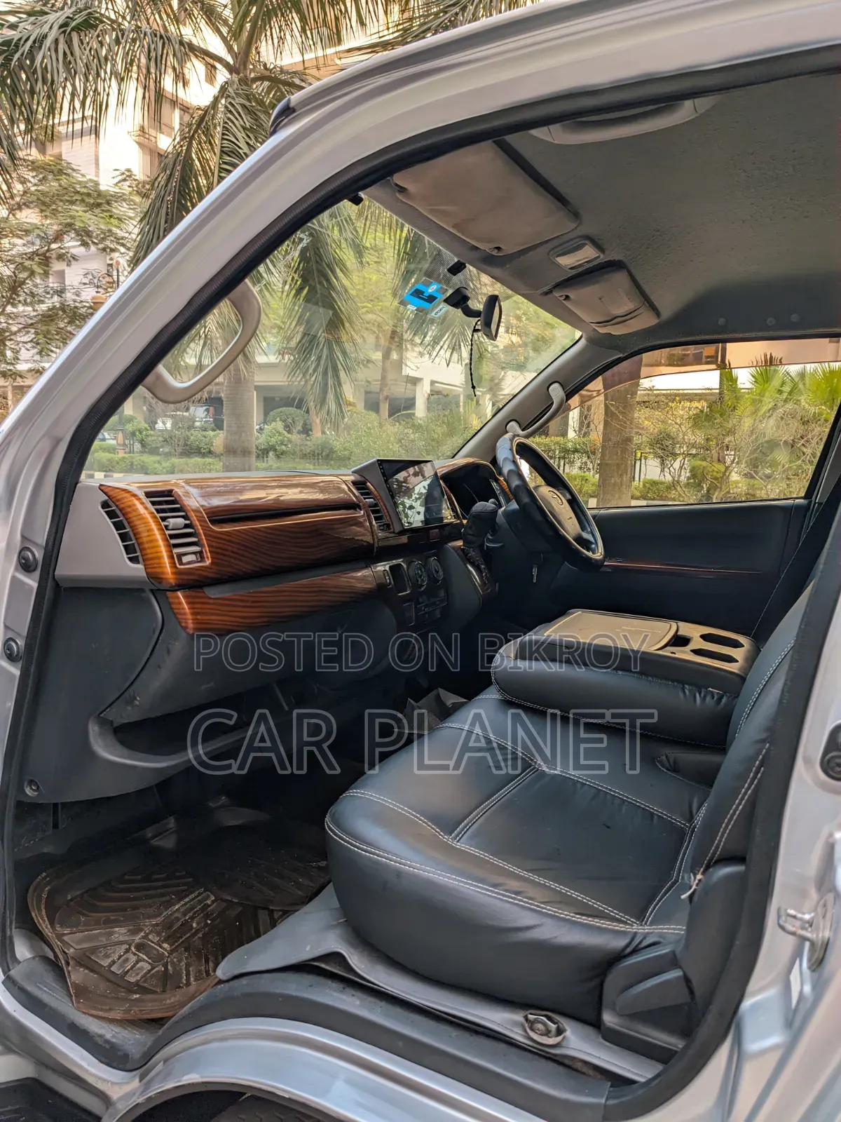 Toyota HiAce 2012 Silver