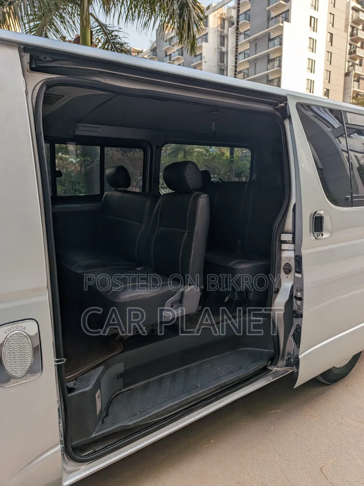 Toyota HiAce 2012 Silver