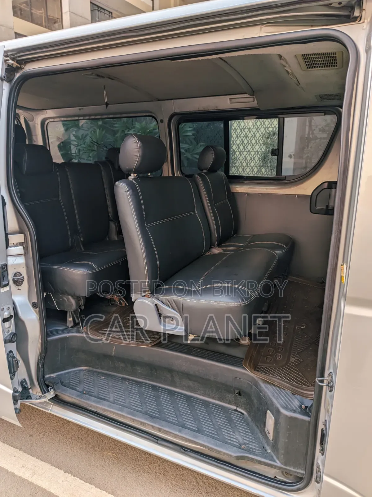 Toyota HiAce 2012 Silver