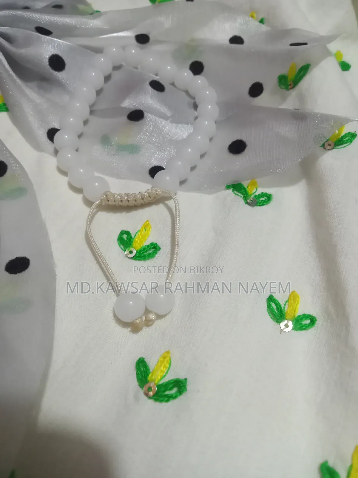 ব্রেসলেট (সাদা)