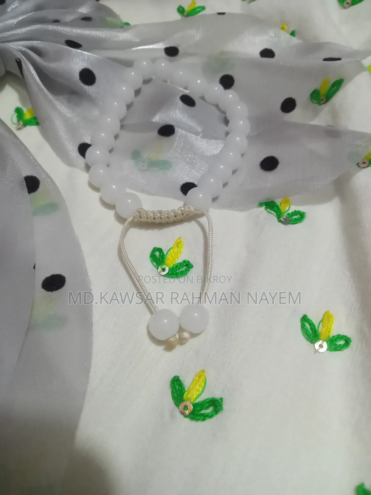 ব্রেসলেট (সাদা)