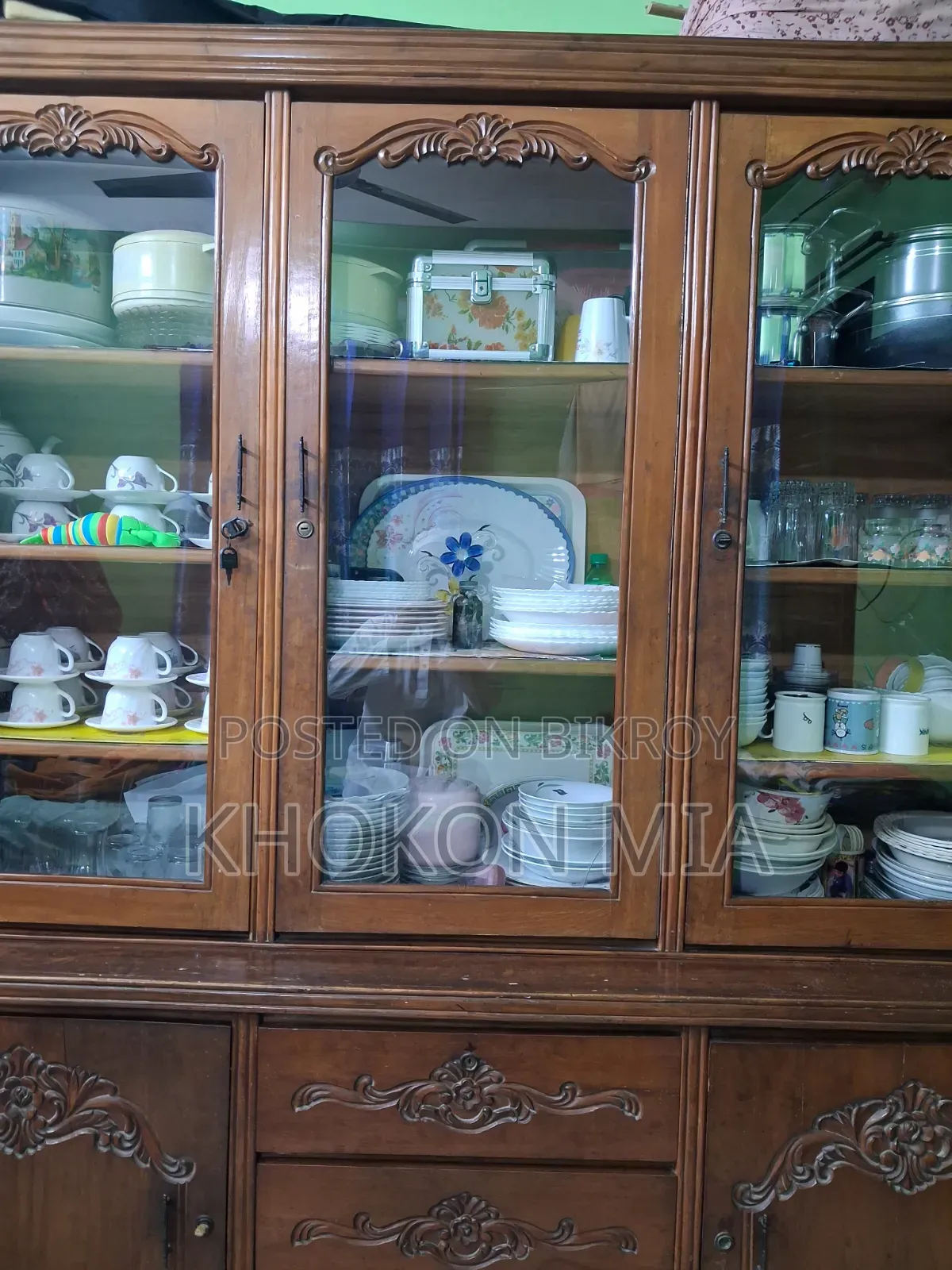 সুটকেস ওয়াল কেবিনেট