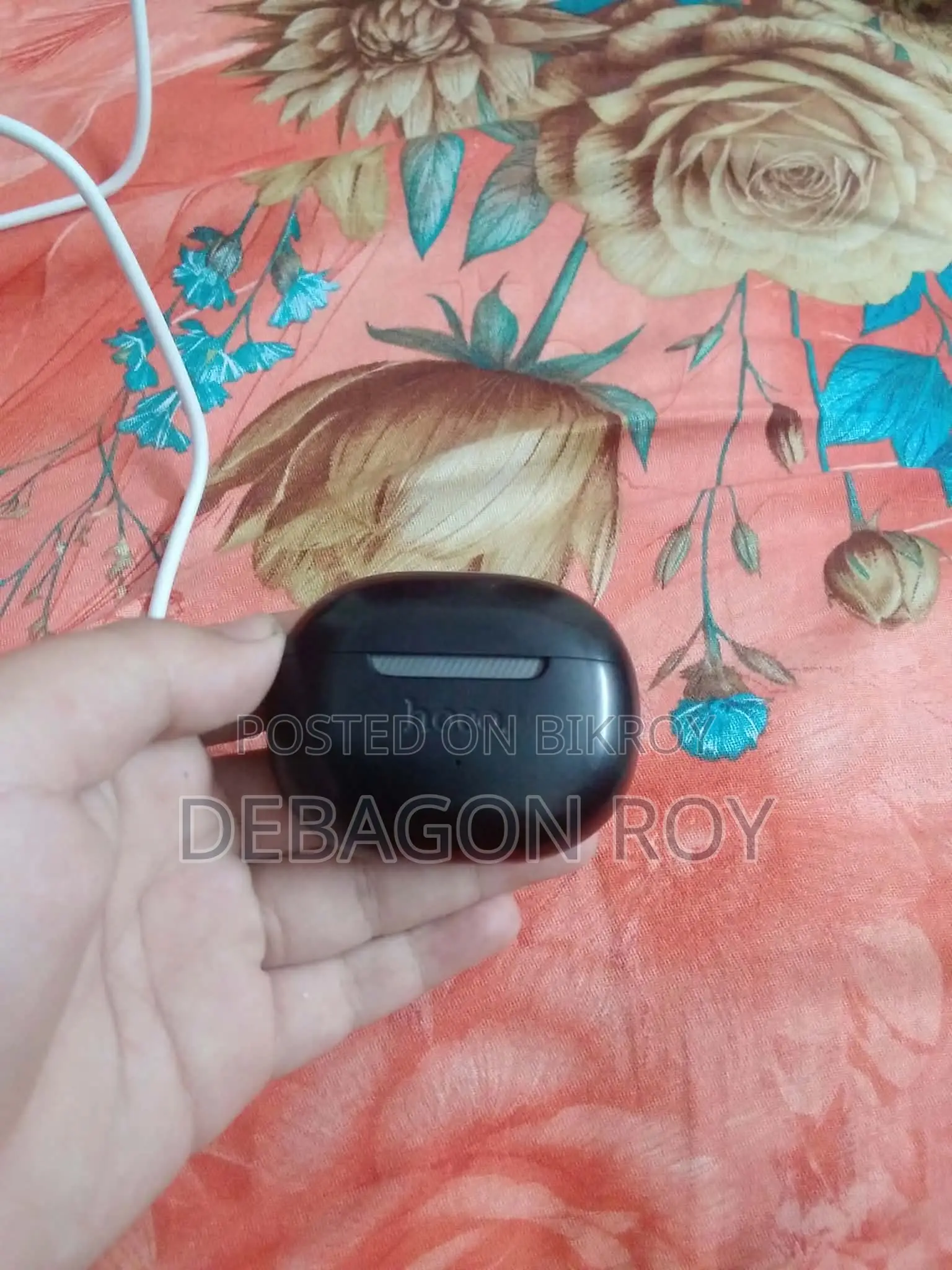 A Hoco Brand BT headphone. Used for about a month. Comes with a cable.