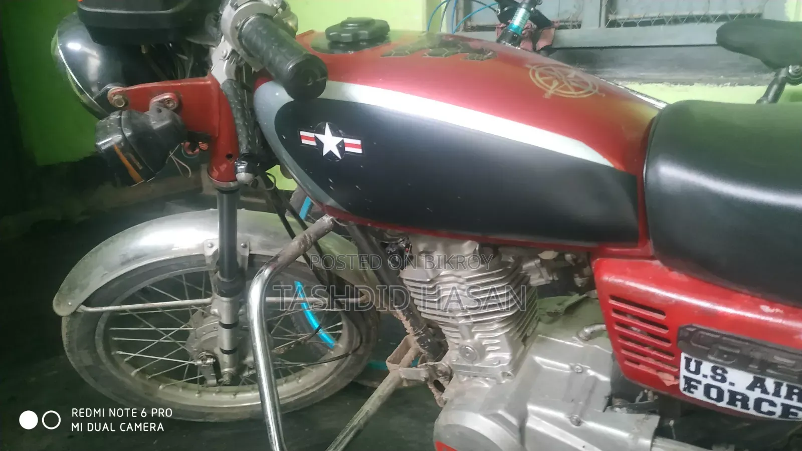 মোটরসাইকেল ২০০০ লাল