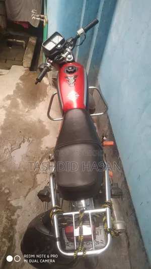 মোটরসাইকেল ২০০০ লাল