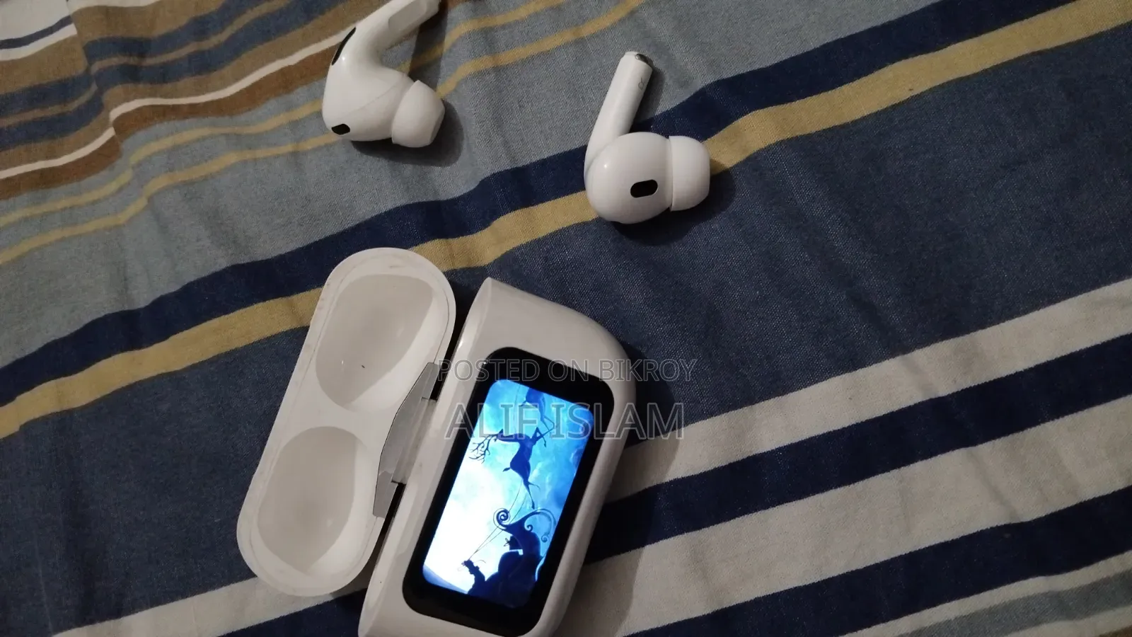 এটি একটি নতুন হেডফোন এবং এর কন্ডিশন অনেক ভালো