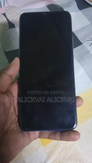 ইনফিনিক্স ৪ জিবি ব্লু